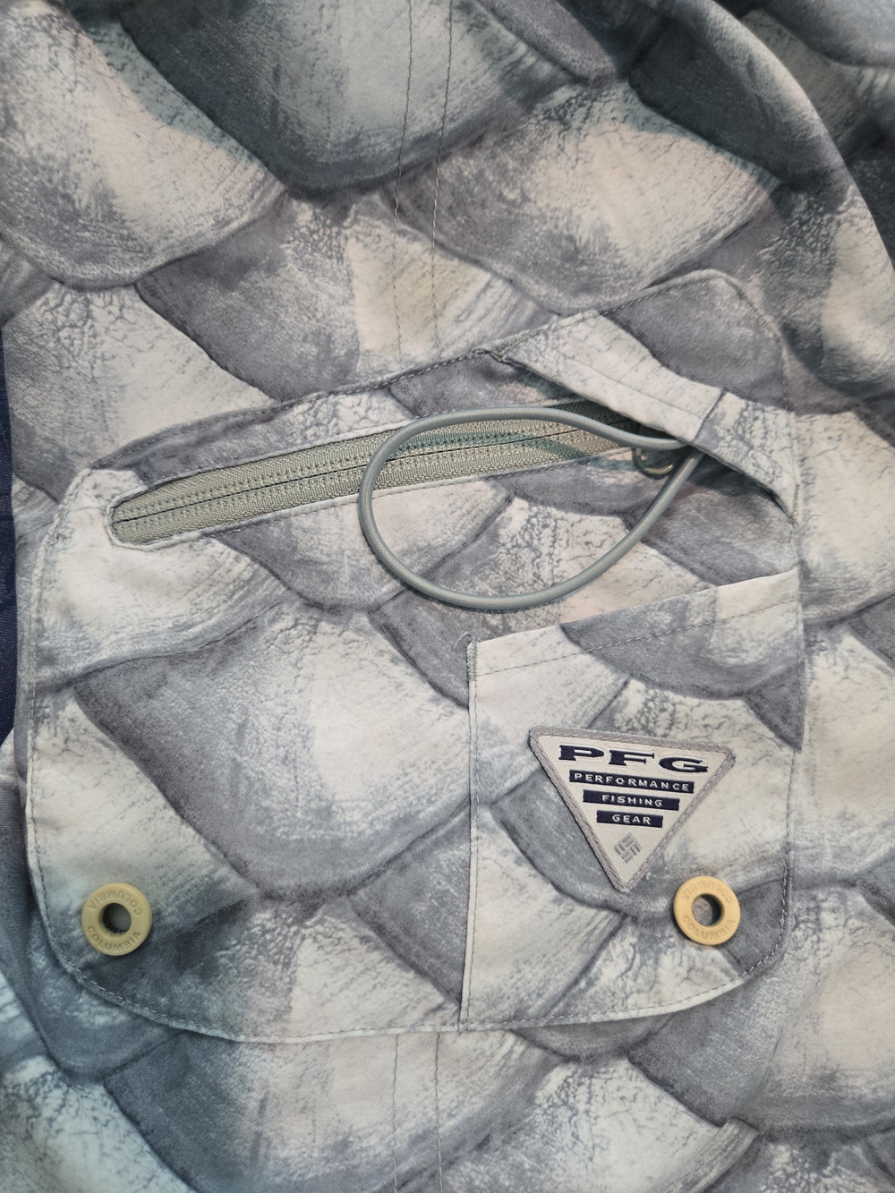Columbia Men's Wave-Print Hybrid Shorts in Light Gray & Blue - Picture 5 of 5